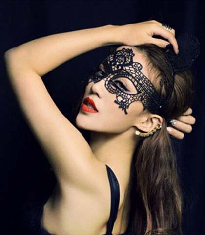 Maska za lice crna i bela