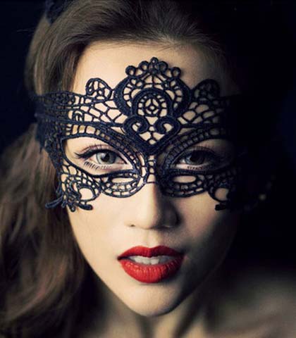 MASKA ZA LICE CRNA I BELA