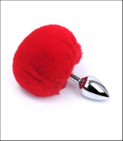 Metalna kupa sa crvenim zecijim repicem